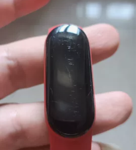 小米6挺好的，一直在用，有划痕，但是所有功...