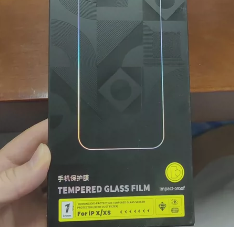 出Baseus品牌的手机钢化膜，适用于iP...