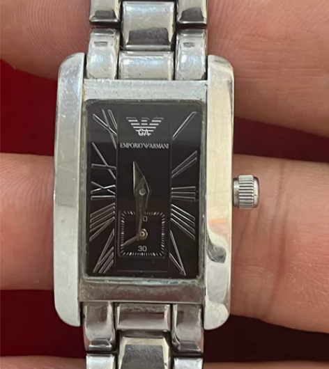 阿玛尼手表一只，便宜卖了、不退不换 感兴趣...