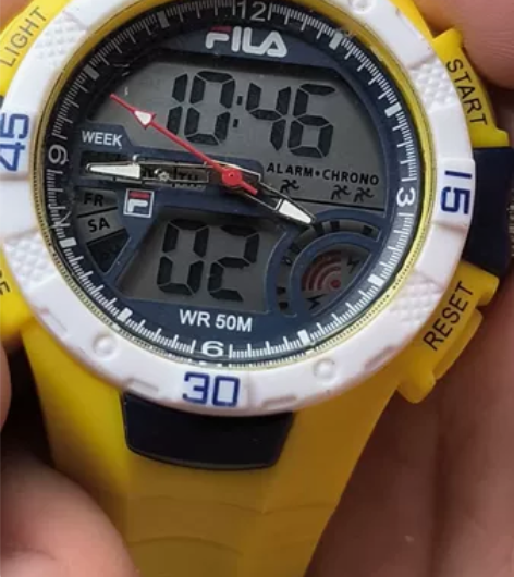 同事以前给儿子买得一个斐乐电子表，可以像卡...