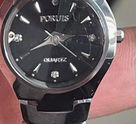 这个手表非常精致，99新，女款乌钢材质，永...