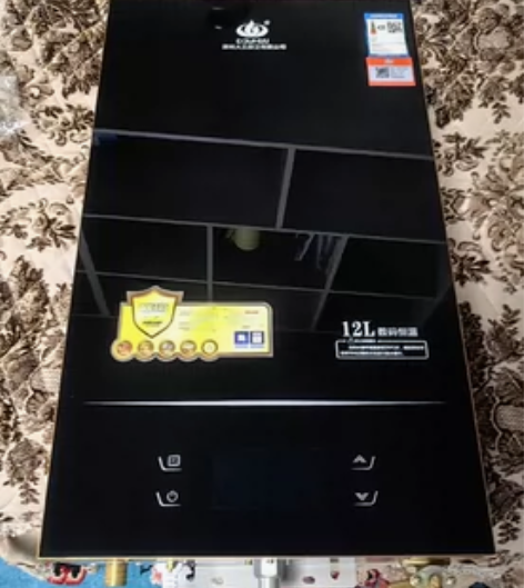 99新 火王燃气热水器。12L触控。实体店...