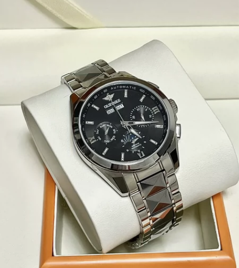 这款手表是欧品客的3201钢带本黑 这款手...