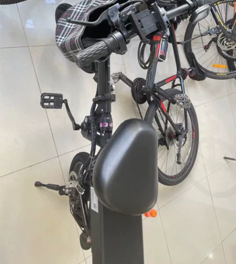 去年买的五羊折叠电动车，可供日常代步、跑代...