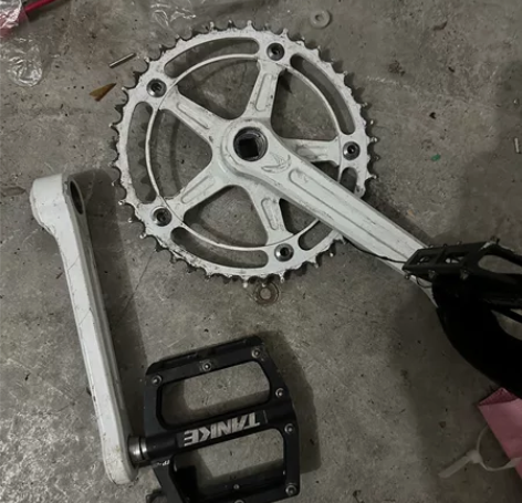 出死飞牙盘39 t带脚踏速带 感兴趣的话点...