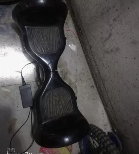 平衡车龙吟十寸充气轮，平衡车家里有两个，白...