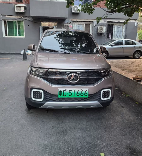 北汽丽驰v7四轮电动车，和北汽大猫这款可以...