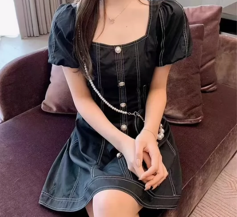 法式甜美2024方领泡泡袖气质收腰a字连衣...