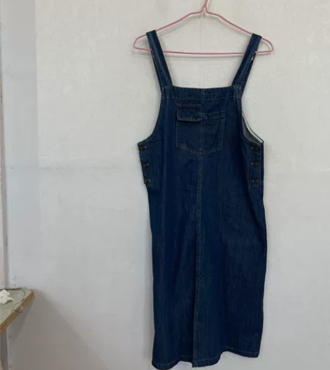 女士背带裙，胸围98衣长83，特价出编码3...