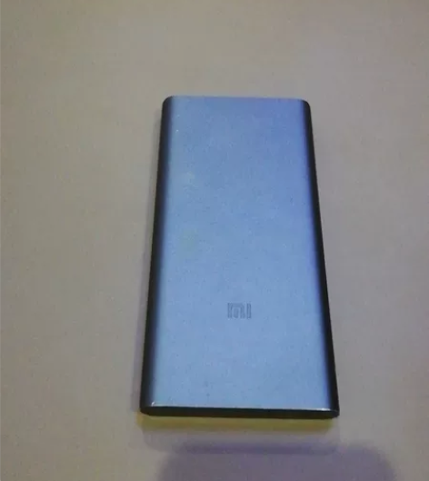 闲置一个小米移动电源3代   10000m...