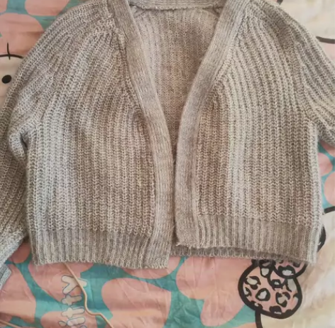 毛绒绒款毛线外套。很厚很暖和。 送一件打底...