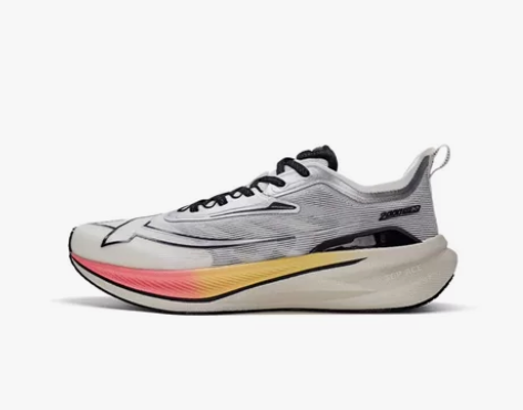 特步2000公里二代，最好看配色。 41码...