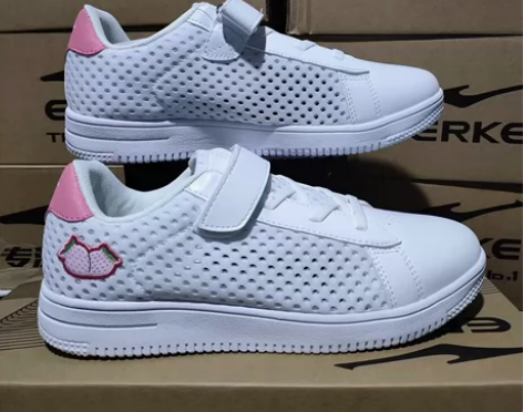 六一小白鞋～全新正品鸿星尔克女童滑板鞋，夏...