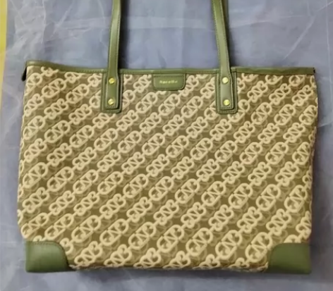 微瑕nucelle包带吊牌全新，蓝色托特包...