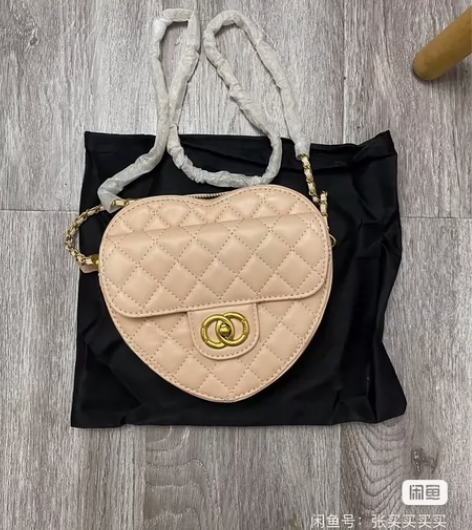 全新包，高版本香奶奶菱格盒子包，包是羊皮的...