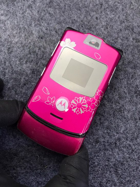 摩托罗拉v3粉色雕花版一电一充正常使用