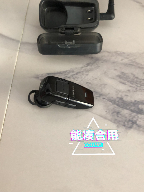 三星蓝牙耳机   耳机能正常使用 充电盒卡...