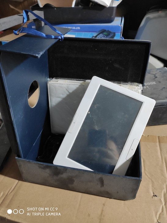 清华同方r701电子书，电子平板，配件。