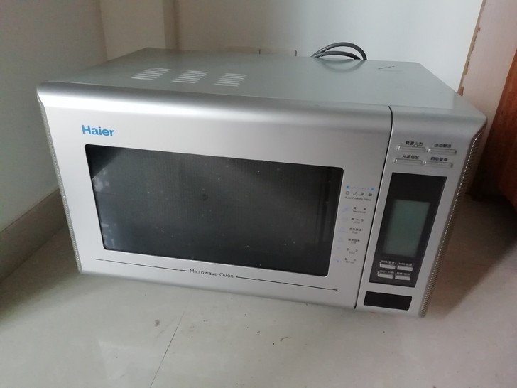 海尔微波炉一台,比常用的微波炉要大,宽51...
