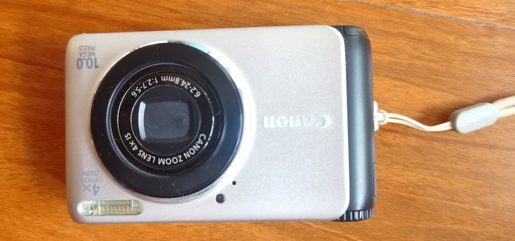 佳能相机8成新，配件齐全。