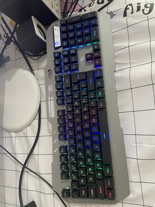 曼巴狂蛇KG70背光游戏键盘