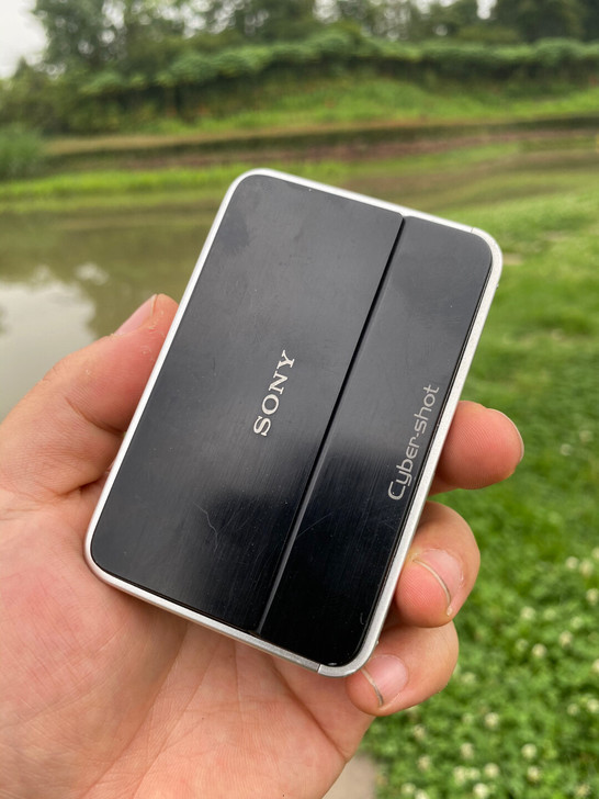 索尼CCD 经典的豆腐块相机T2 成色还不...