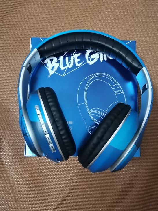 蓝妹定制耳机，全新，音质很好，全新没有用过...
