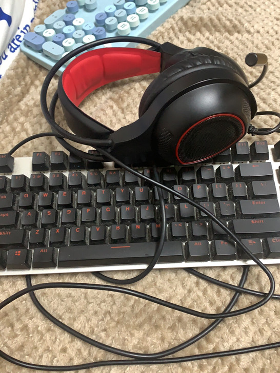 达尔优耳机和键盘都是usb接口的，闲置很久...