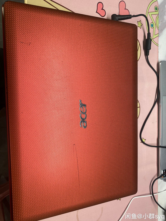 宏基笔记本电脑，外壳轻微划痕，里面保存良好...