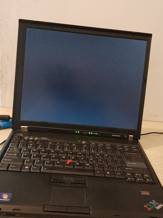 联想ThinkPad 大学时买的，毕业不用了