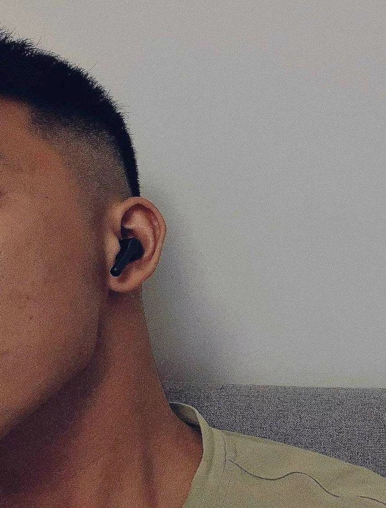 95新 本人练体育平时训练忙，所以用耳机很...