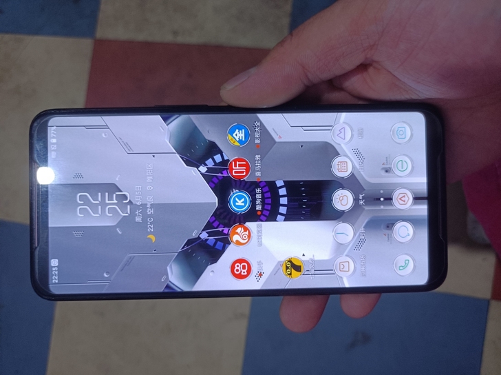 华硕rog2游戏手机，内存8+128，高通...