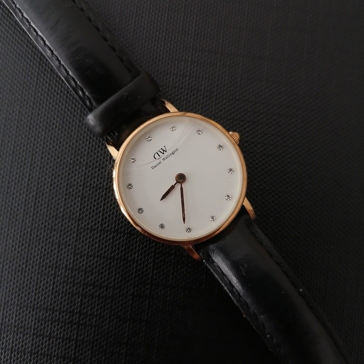 【出】DW女士腕表 瑕疵如图 便宜出 可直...