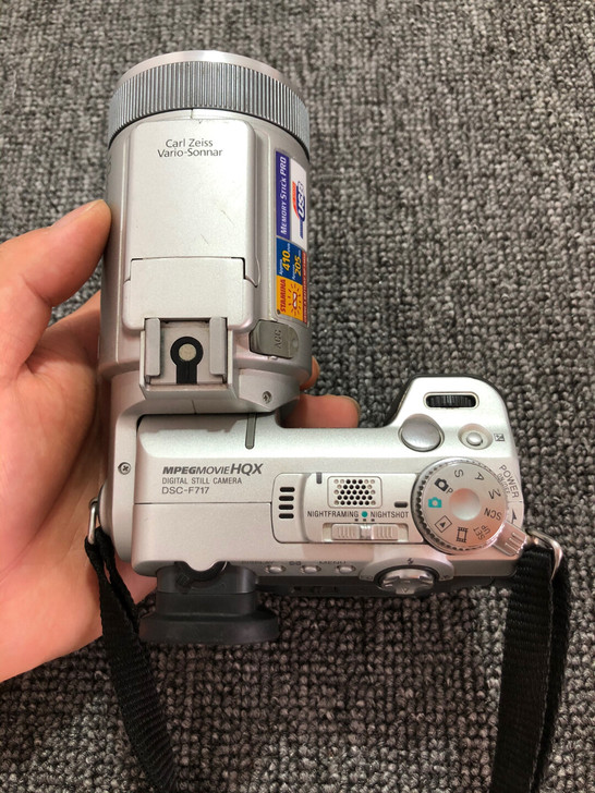 索尼DSC-F717数码相机