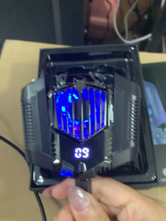 【不用插线】手机散热器降温神器半导体制冷无...