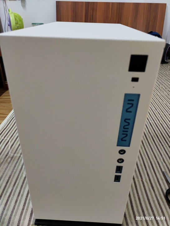 迎广301白色侧透机箱，新显卡太大放不下换...