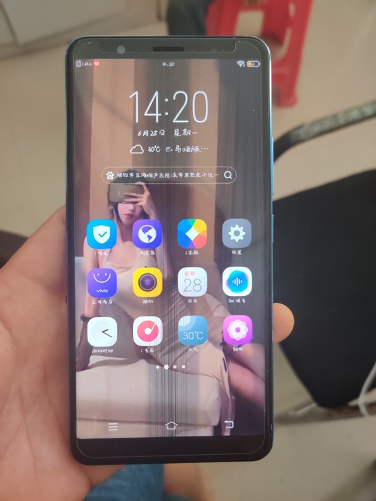vivo x20手机，手机屏幕花屏，触摸正...