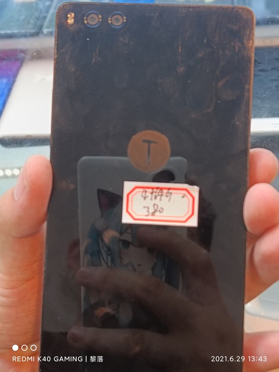 锤子手机，喜欢锤子系统的可以买去试试水，价...