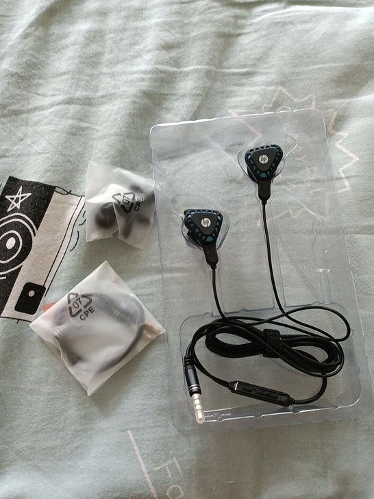 47包邮出一个全新仅拆开的惠普耳机，由于换...