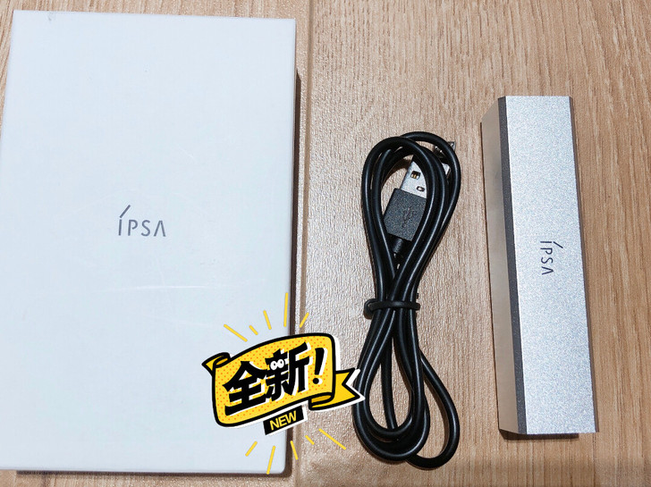 ipsa赠品充电宝移动电源，小巧轻便口红大...