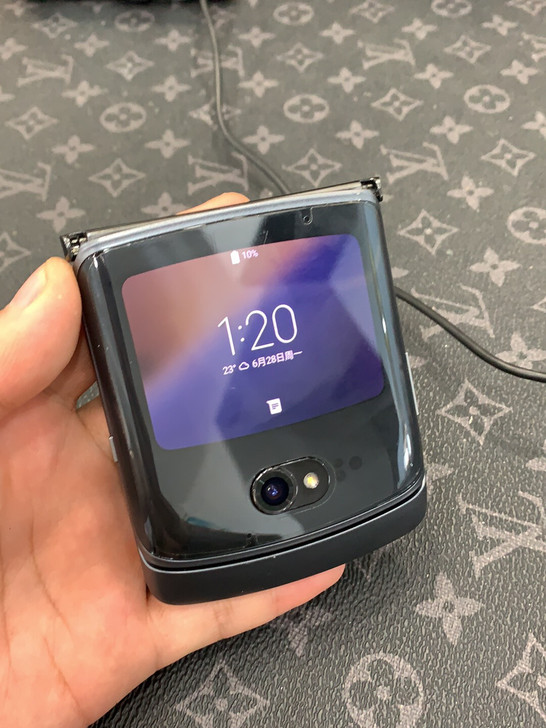 摩托罗拉刀锋完美屏成色靓机