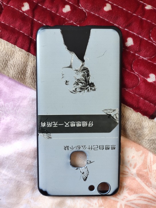 手机壳，柔软舒适，保护手机防磨损和磕碰好处...