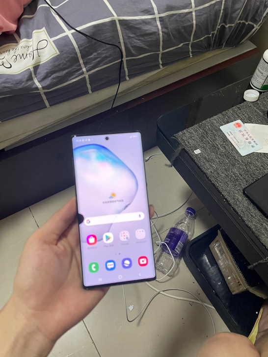 直接拍自用超新三星Note10几乎完美屏幕...