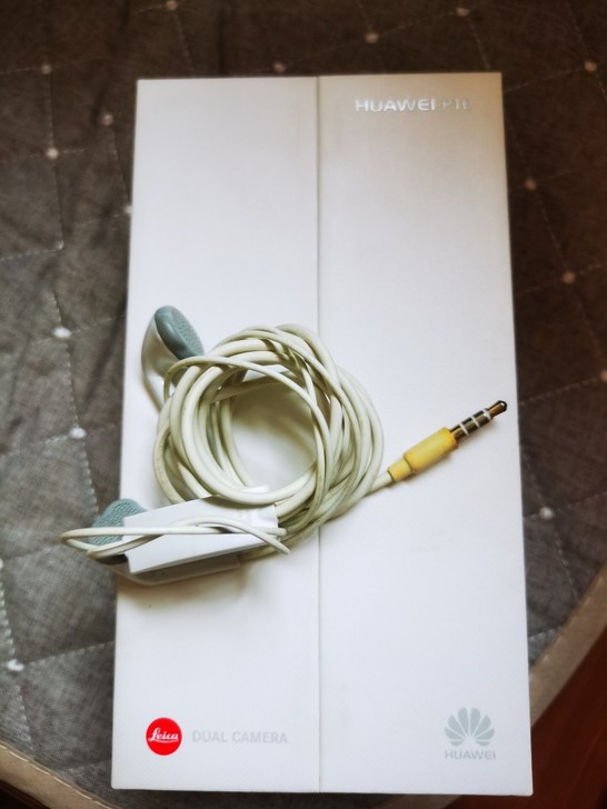 三星原装耳机音质不错,放的时间久了,略微有...