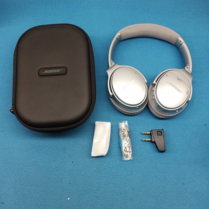 boseqc35蓝牙消噪耳机。