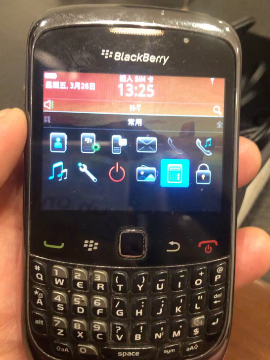 黑莓9300、功能正常、音质还挺好、中间那...