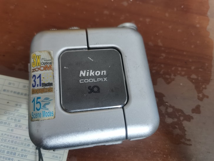 尼康SQ相机 成色见图 可以开使用 屏老...