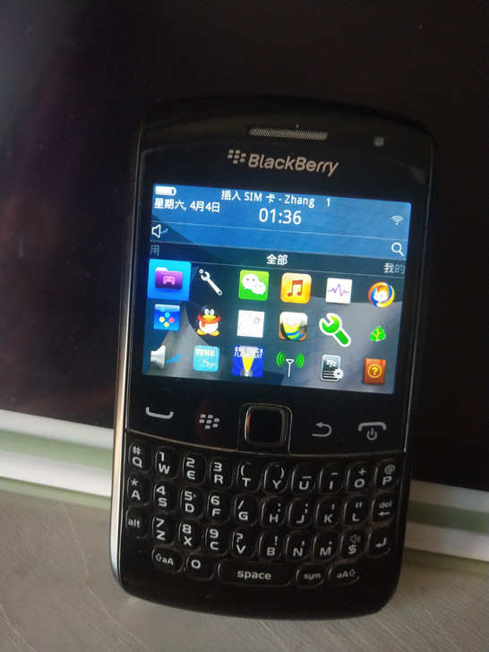 黑莓9360。只有手机