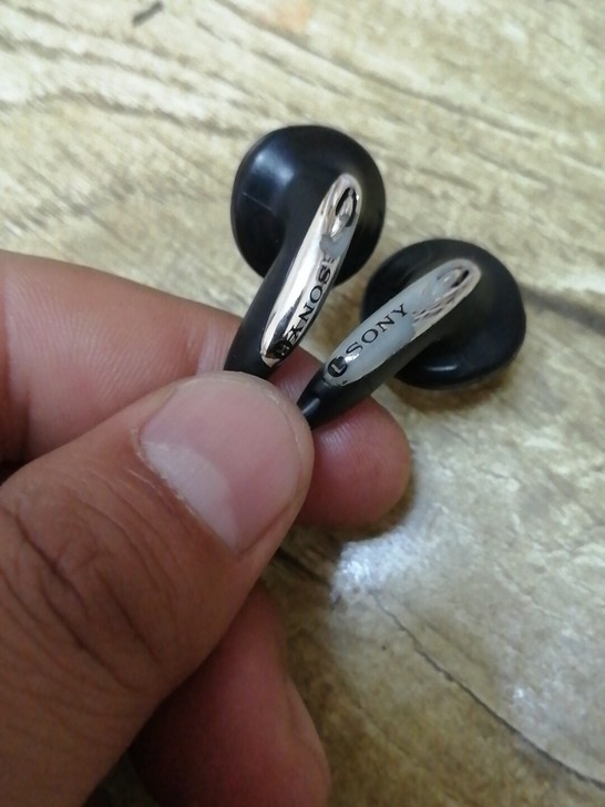 索尼mdr-e806耳机  一切正常 不偏...