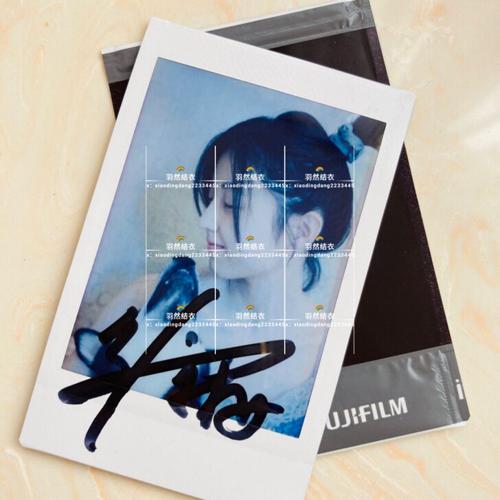 张子枫亲笔签名拍立得